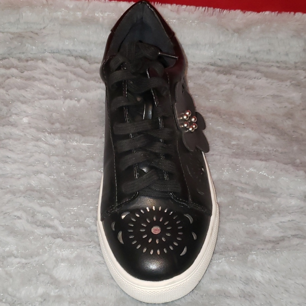 Shoes - Picture 2 of 4